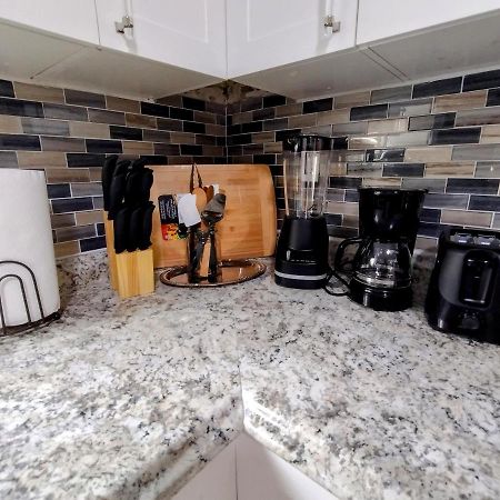 Cheerful 3-Bedroom Home /Ac+ Free Parking Норт Маями Бийч Екстериор снимка
