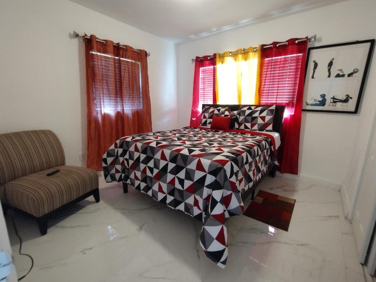 Cheerful 3-Bedroom Home /Ac+ Free Parking Норт Маями Бийч Екстериор снимка