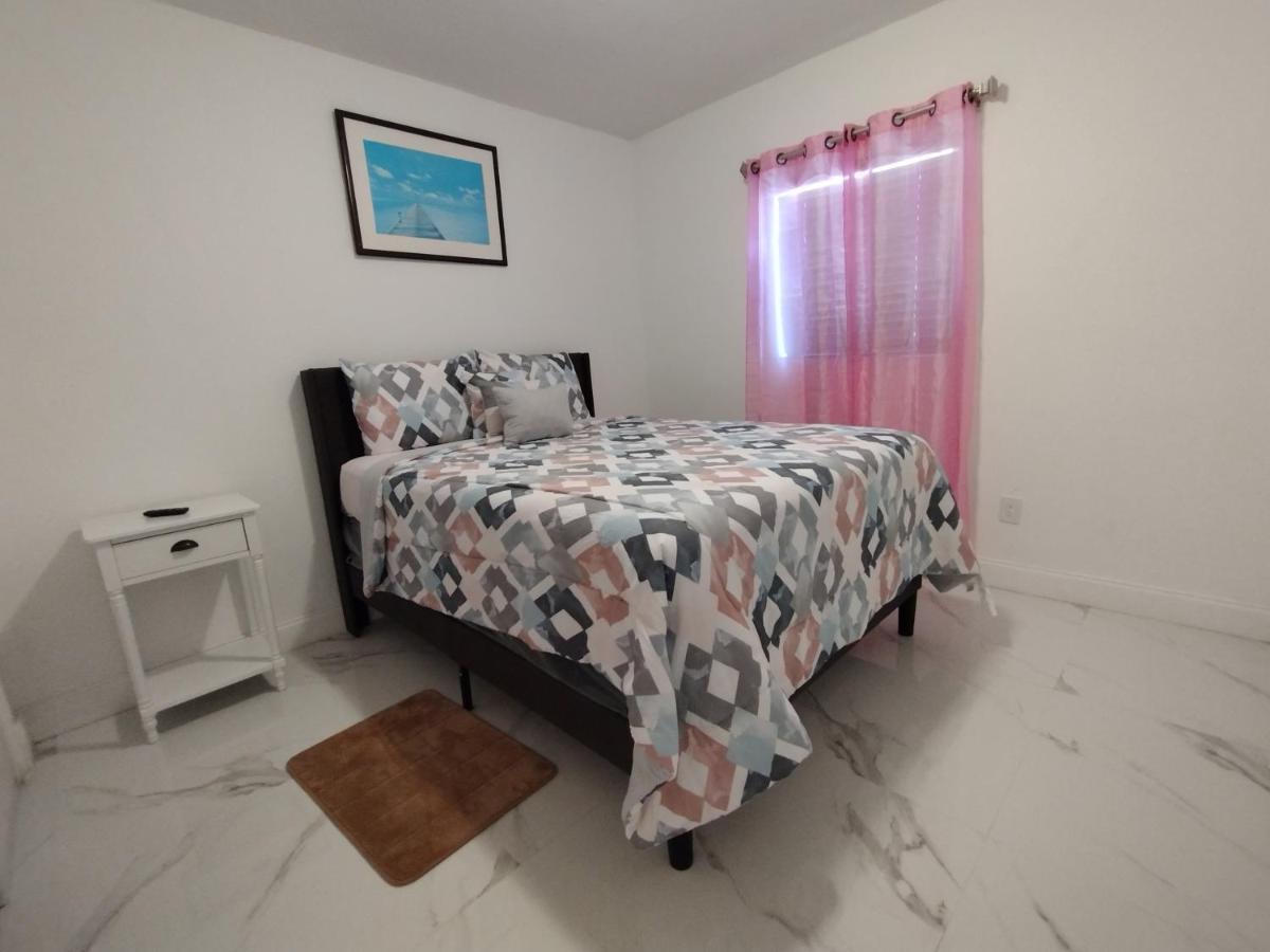 Cheerful 3-Bedroom Home /Ac+ Free Parking Норт Маями Бийч Екстериор снимка