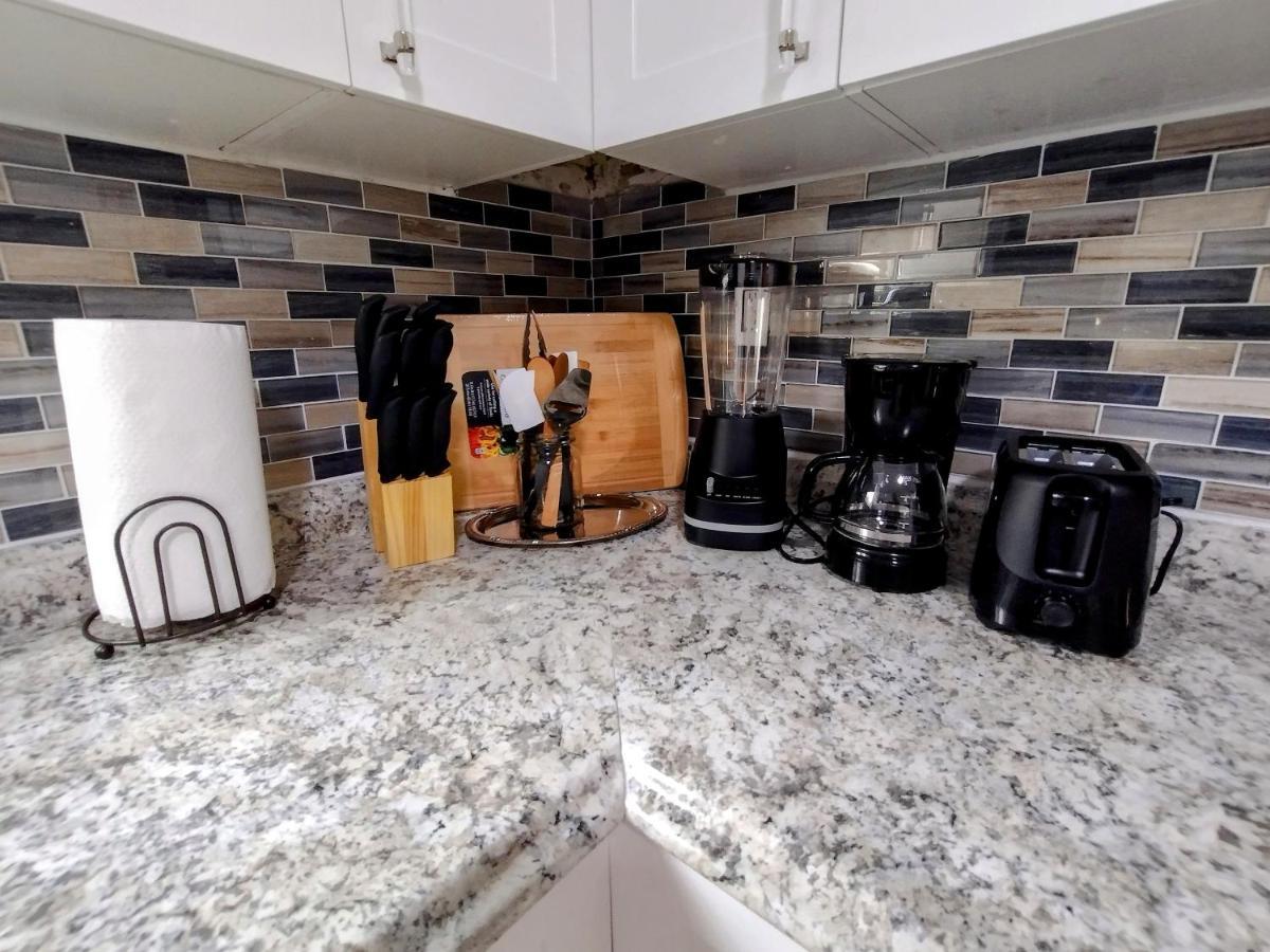 Cheerful 3-Bedroom Home /Ac+ Free Parking Норт Маями Бийч Екстериор снимка