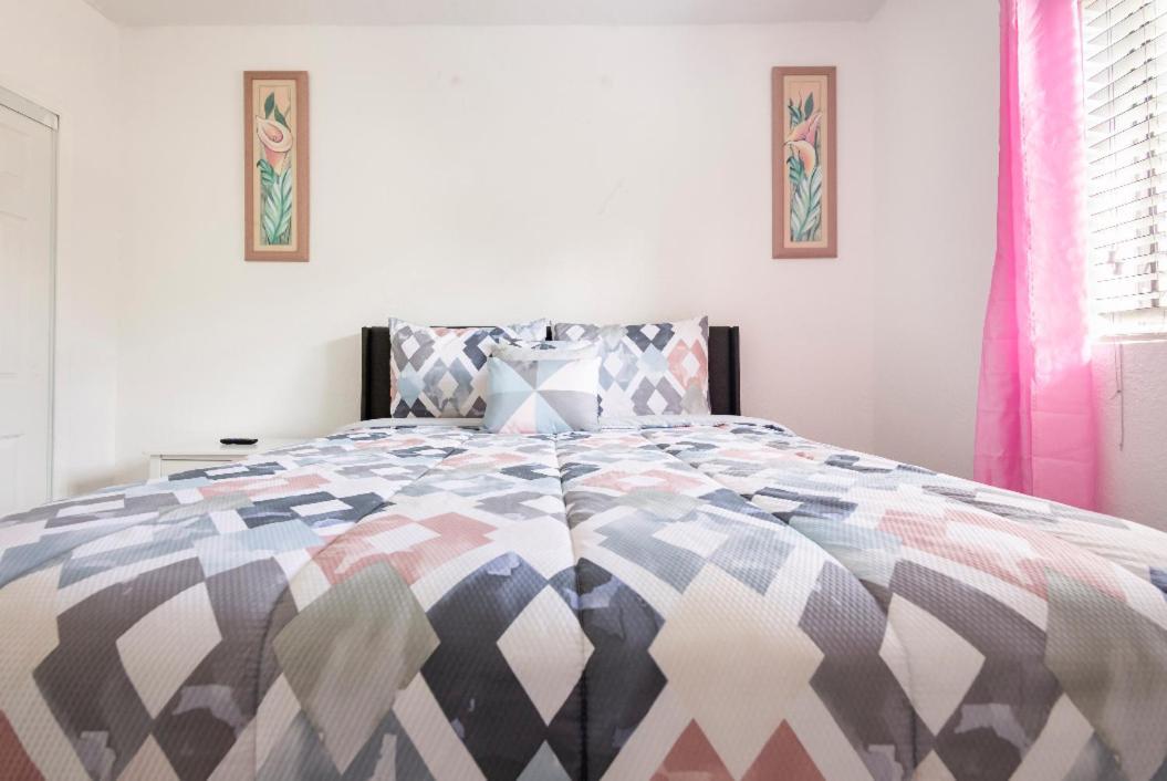 Cheerful 3-Bedroom Home /Ac+ Free Parking Норт Маями Бийч Екстериор снимка
