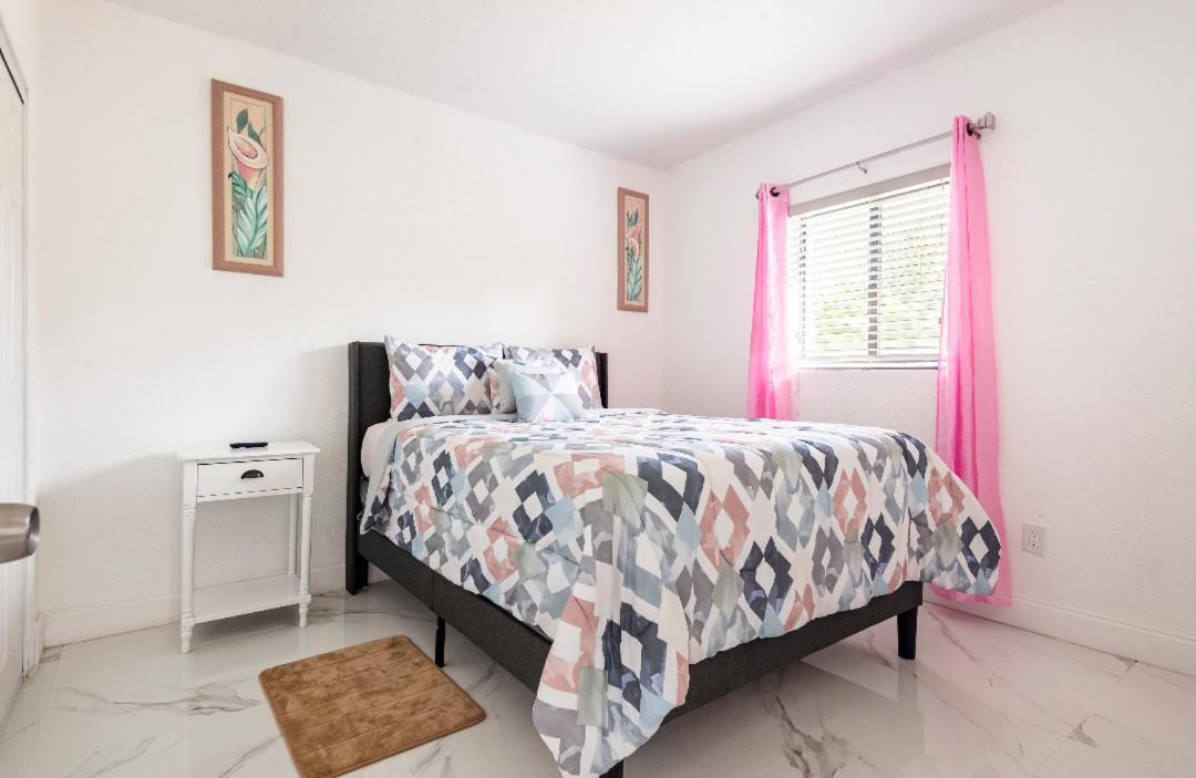 Cheerful 3-Bedroom Home /Ac+ Free Parking Норт Маями Бийч Екстериор снимка