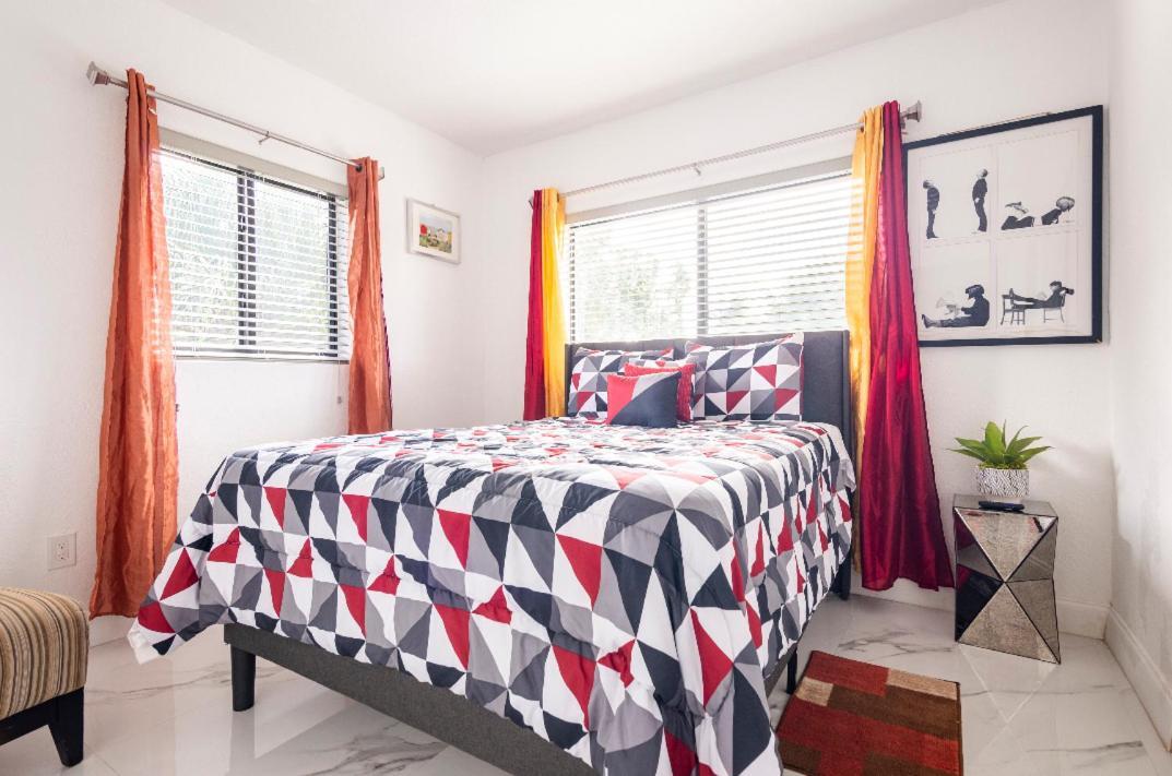 Cheerful 3-Bedroom Home /Ac+ Free Parking Норт Маями Бийч Екстериор снимка
